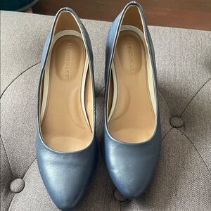 AEROSOLES Women's Navy Heels